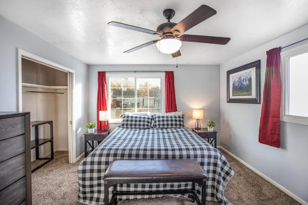 Pet Friendly Millcreek Home Close To Downtown/Mtns ซอลต์เลคซิตี้ ภายนอก รูปภาพ